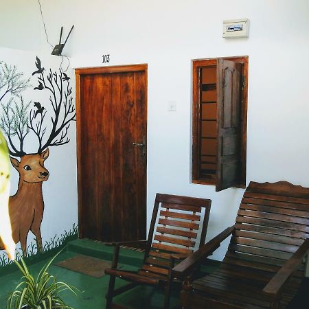 Cresent Bay Beach Hotel Аругам Бей Екстериор снимка