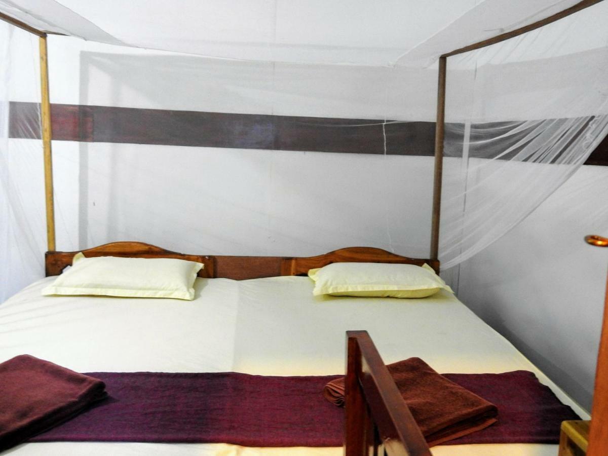 Cresent Bay Beach Hotel Аругам Бей Екстериор снимка