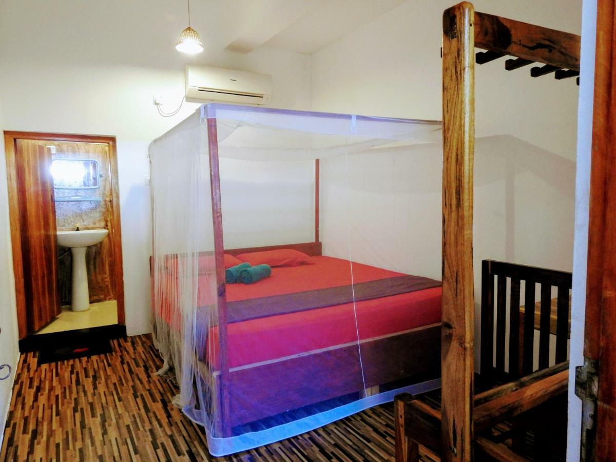 Cresent Bay Beach Hotel Аругам Бей Екстериор снимка